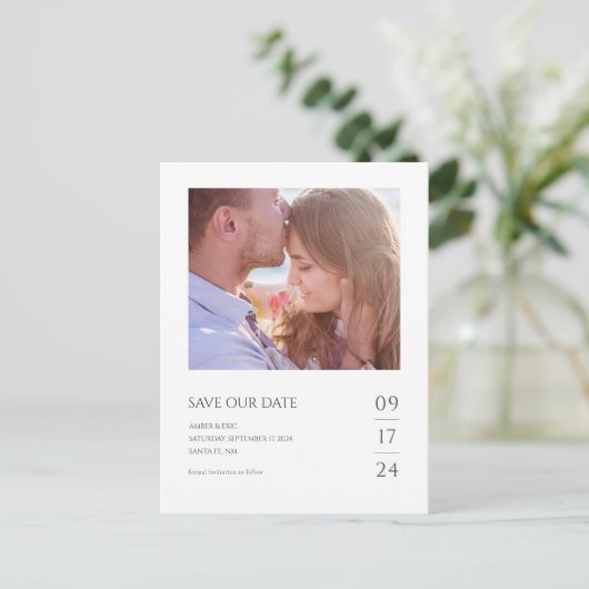 シックな最小主義のモダンな写真の結婚式の保存日付 案内ポストカード (スタンド正面)