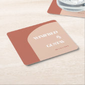 シックな桃のテラコッタアー結婚チーズ スクエアペーパーコースター (アングル)