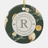 シックな森の緑の水の色モノグラムの新婚 セラミックオーナメント (正面)
