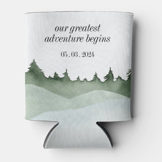 シックな水の色の森の風景結婚山 缶クーラー (正面)