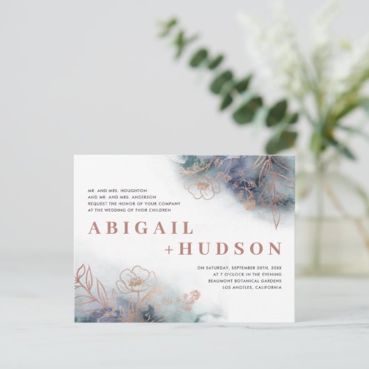 シックな海軍水彩画及びばら色の金ゴールドの花の結婚式 インビテーションポストカード (スタンド正面)