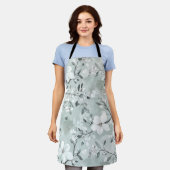 シックな灰色の白い花 エプロン (着用した状態)