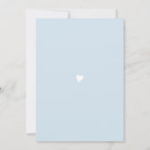 シックな男の子の誕生の発表小さな青いハート 招待状 (裏面)