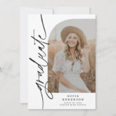 シックな白と黒のスクリプトアーチ卒業写真 案内状 (正面)