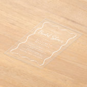 シックな白の波状フレームブライダルシャワー アクリル招待状 (レイダウン)