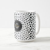 シックな白黒のチータのプリントパターンモノグラム マグカップ (正面右)