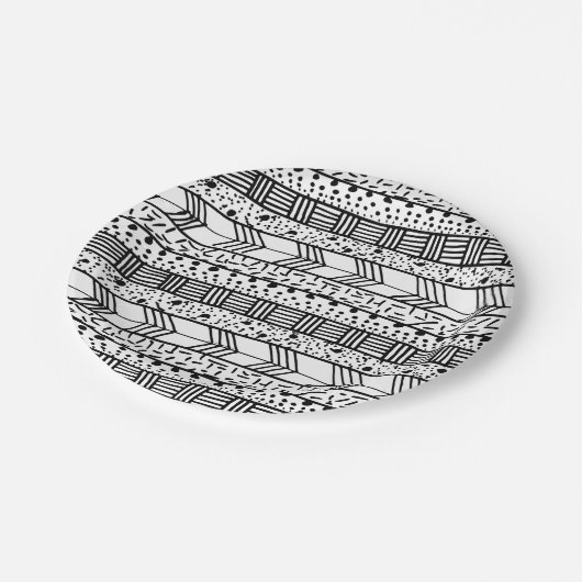 シックな白黒の手描きの種族パターン ペーパープレート (アングル)