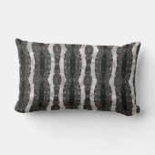 シックな白黒の装飾モノグラムの ランバークッション (裏面)