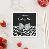 シックな白黒キリンプリントシルバーグレーボウ スタンダードカクテルナプキン (インサイチュ)