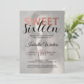 シックな白黒ストライプズピンクスイート16写真 招待状 (スタンド正面)