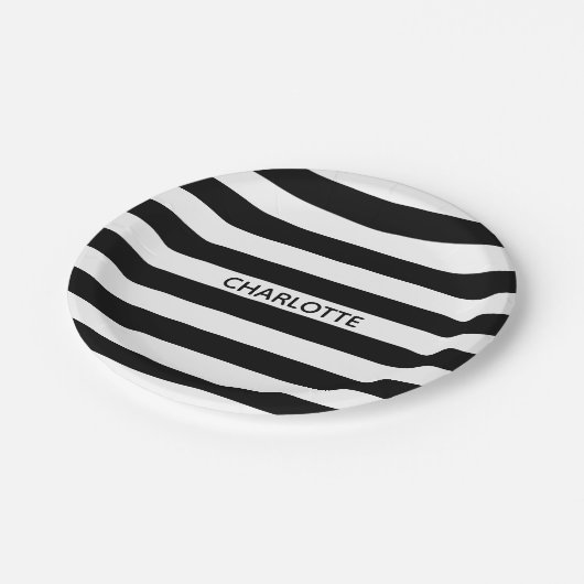 シックな白黒ストライプ名前をカスタムする誕生日 ペーパープレート (アングル)