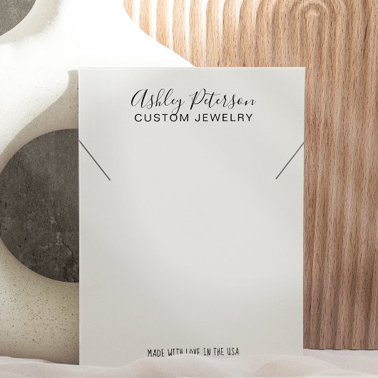 シックな白黒ロゴジュエリーネックレスディスプレイ