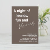 シックな素朴おもしろい友達のリハーサルディナー 招待状 (スタンド正面)