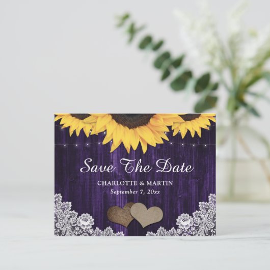 シックな素朴ひまわり紫色の結婚式の日付を保存 案内ポストカード (スタンド正面)