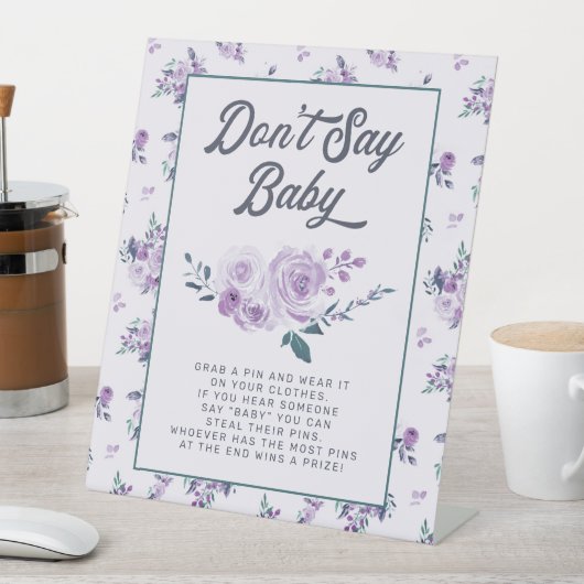 シックな紫のティール（緑がかった色）フローラと言わない赤ちゃんシャワーゲーム 台座サイン (インサイチュ)