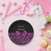 シックな紫色のシマウマのプリントの名前のフェイクな輝きの弓 ペーパープレート (パーティー)