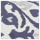 シックな藍色の灰色の白いイカットの部族模様 ファブリック (クローズアップ)