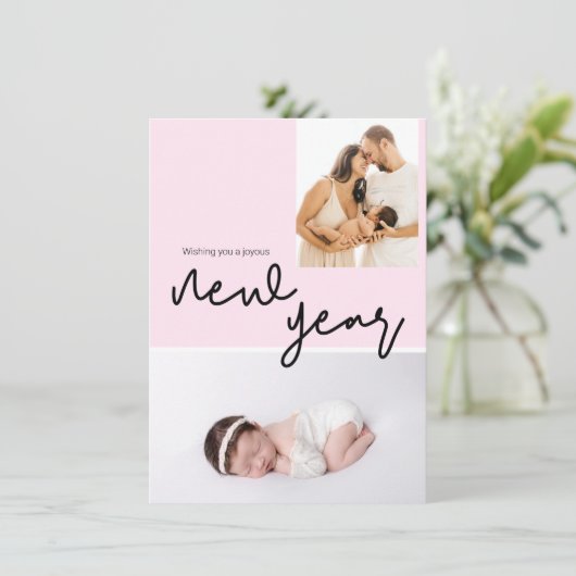 シックな誕生フォトハッピーベビーガール新年ピンク シーズンカード (スタンド正面)