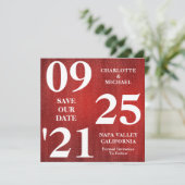 シックな赤いグリッタースパークルモダン日付を保存 招待状 (スタンド正面)