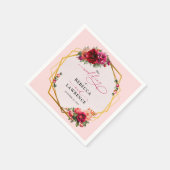 シックな赤いピンクのフローラとフェイク金ゴールド結婚ズ スタンダードカクテルナプキン (角)
