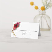 シックな赤いピンクのフローラとフェイク金ゴールド結婚ズ プレイスカード (正面)