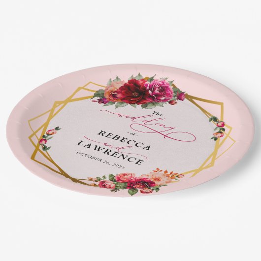 シックな赤いピンクのフローラとフェイク金ゴールド結婚ズ ペーパープレート (アングル)