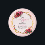 シックな赤いピンクのフローラとフェイク金ゴールド結婚ズ マグネット<br><div class="desc">シックエレガントなピンクの赤いブルゴーニュフェイクーと金ゴールドのマグ結婚ンの美しい花と緑の離れ。優雅さとロマンチックな魅力の魅惑的な融合。これらの美しい招待状は豊かなピンクと赤い色合いだ。書道はシックエレガントで簡単に行えカスタマイズる。ロマンチックでモダンフローラの結婚式招待状は、クラシックの色は決してスタイルから出ない。</div>