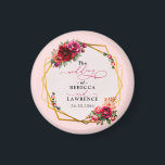 シックな赤いピンクのフローラとフェイク金ゴールド結婚ズ マグネット<br><div class="desc">シックエレガントなピンクの赤いブルゴーニュフェイクーと金ゴールドのマグ結婚ンの美しい花と緑の離れ。優雅さとロマンチックな魅力の魅惑的な融合。これらの美しい招待状は豊かなピンクと赤い色合いだ。書道はシックエレガントで簡単に行えカスタマイズる。ロマンチックでモダンフローラの結婚式招待状は、クラシックの色は決してスタイルから出ない。</div>