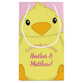 シックな赤ちゃんシャワーピンク スモールペーパーバッグ (裏面)