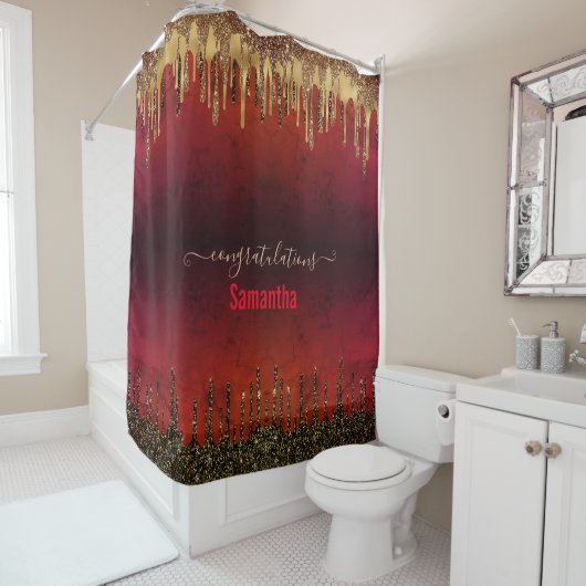シックな赤の黒と金ゴールドグリッタードリップモノグラム シャワーカーテン (インサイチュ)