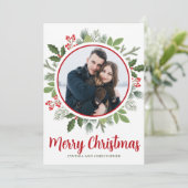 シックな赤メリークリスマスリースカップル写真 シーズンカード (スタンド正面)