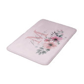 シックな赤面ピンクウォーターカラーフローラモノグラム バスマット (アングル)