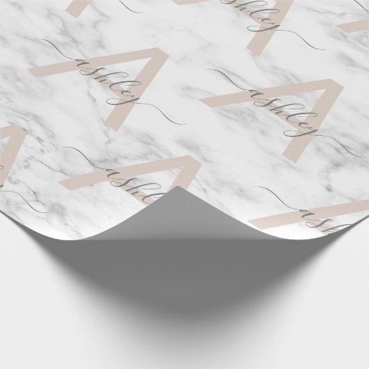 シックな赤面ピンクホワイトマーブルスクリプト名モノグラム ラッピングペーパー (角)