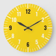 シックな金ゴールドアナログ時計と数字