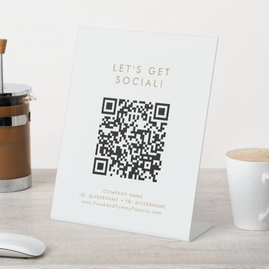 シックな金ゴールドビジネスでソーシャルメディアを活用 台座サイン (インサイチュ)