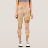 シックな金ゴールドリーフとバタフライピンクの背景 カプリレギンス (正面)