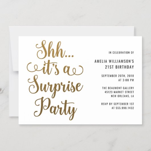 シックな金ゴールド...サプライズパーティータイポグラフィ マグネット招待状 (正面)