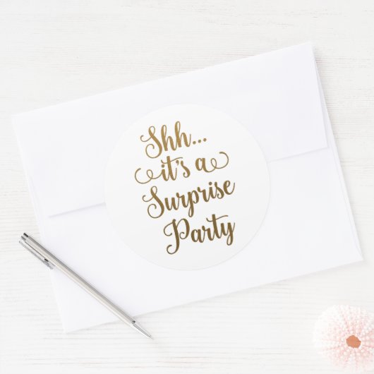 シックな金ゴールド...サプライズパーティータイポグラフィ ラウンドシール (封筒)