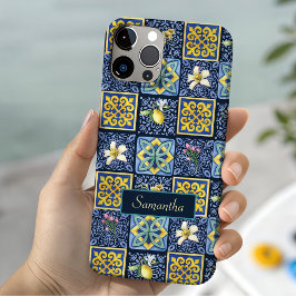 シックな青とティール色のシチリアの柑橘地中海風 iPhone 15ケース