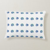 シックな青と白ストライプの貝殻と魚 アクセントクッション (裏面)