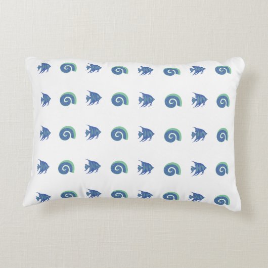 シックな青と白ストライプの貝殻と魚 アクセントクッション (裏面)