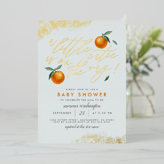 シックな青の小さなかわいこちゃんオレンジ色の赤ちゃんシャワー 箔招待状 (立ち正面)