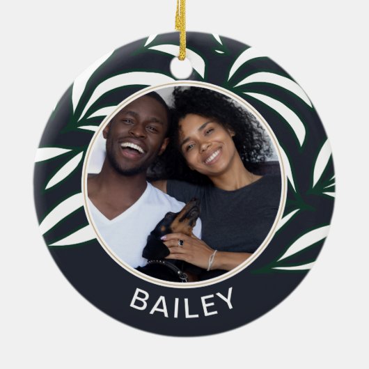 シックな青の植物犬の写真と名前クリスマス セラミックオーナメント (裏面)