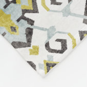 シックな黄色および灰色のイカット種族パターン フリースブランケット (角)