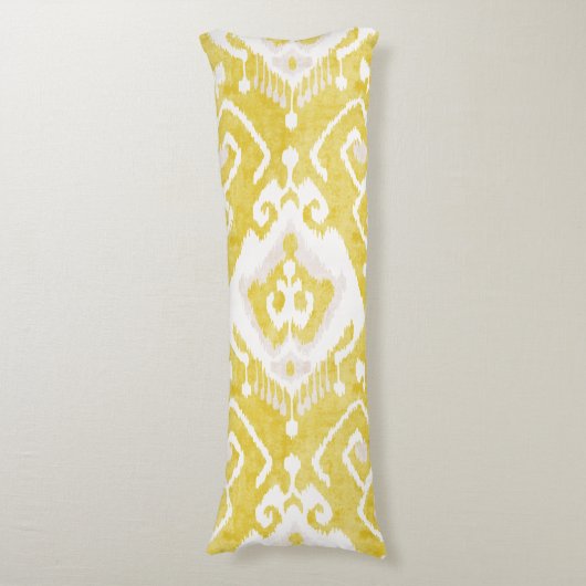 シックな黄色とグレーのダマスクイカットの部族パターン ボディピロー (正面縦)
