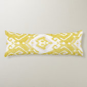 シックな黄色とグレーのダマスクイカットの部族パターン ボディピロー (正面)