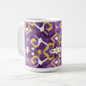 シックな黄色の紫のイカットの部族柄 マグカップ (正面左)
