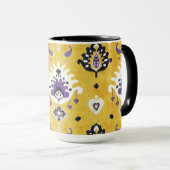 シックな黄色の紫のイカットの部族柄 マグカップ (正面右)