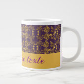 シックな黄金色の花の紫色のパターン |パーソナライズされた | ジャンボコーヒーマグカップ (右)