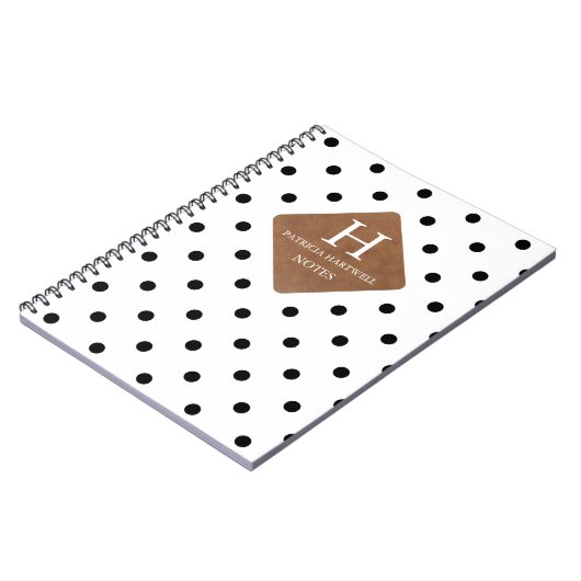 シックな黒のフェイクな革パッチはモノグラムに点を打ちます ノートブック (左側)